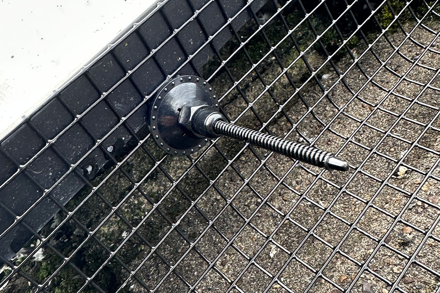 black galvanised mesh with clips